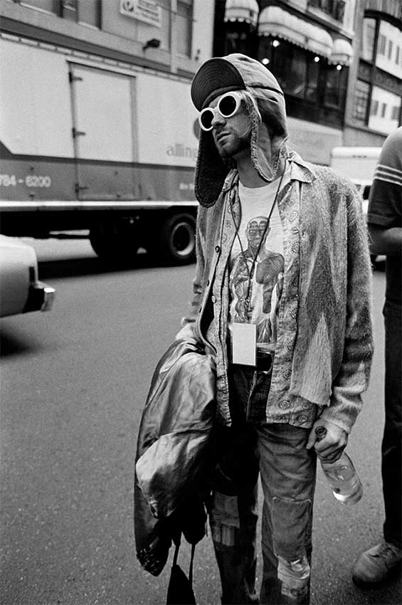 Kurt Cobain in Midtown Manhattan in 1993 - [www.onthesetofnewyork.com]